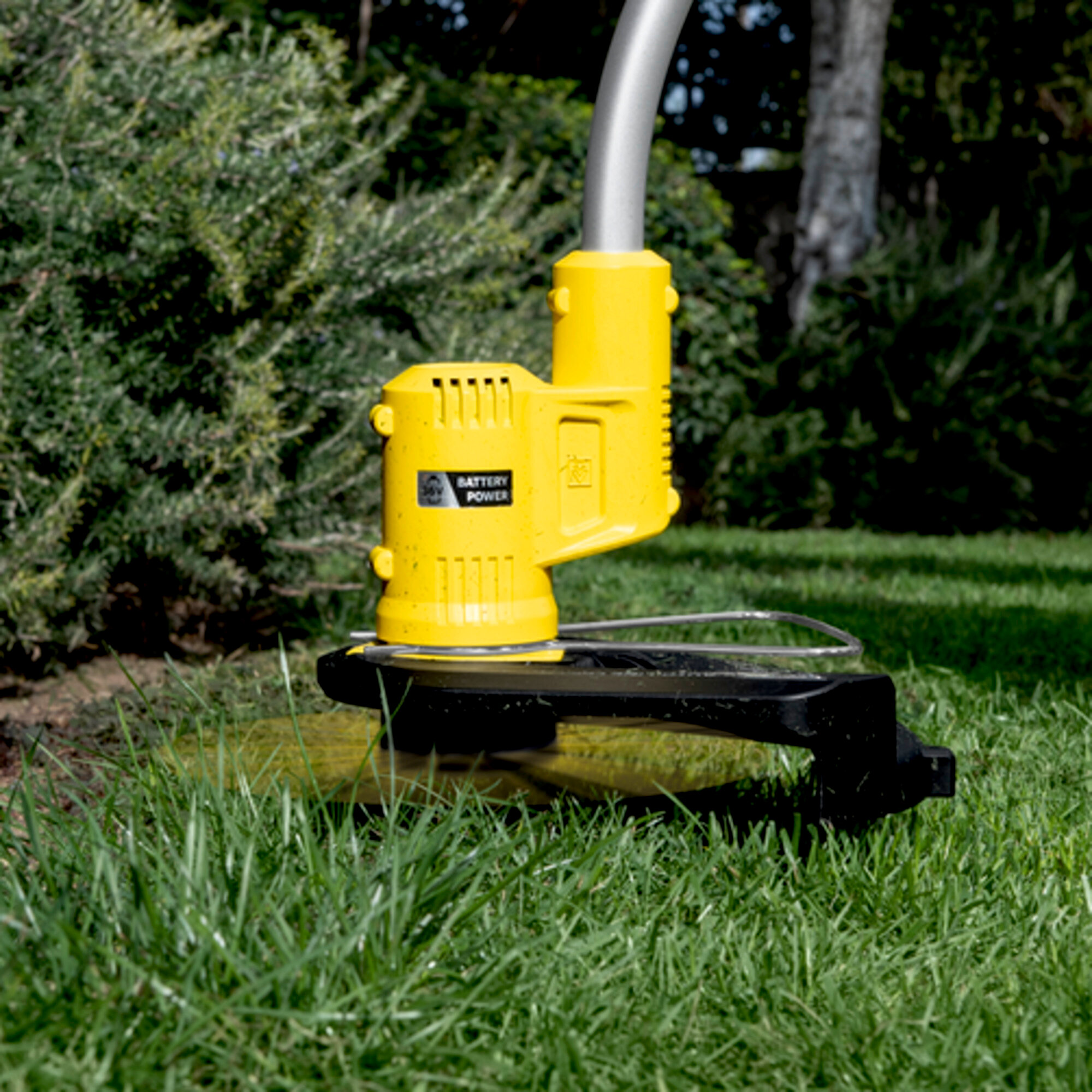 LTR 36 33 lawn trimming app 01 CI15502x502