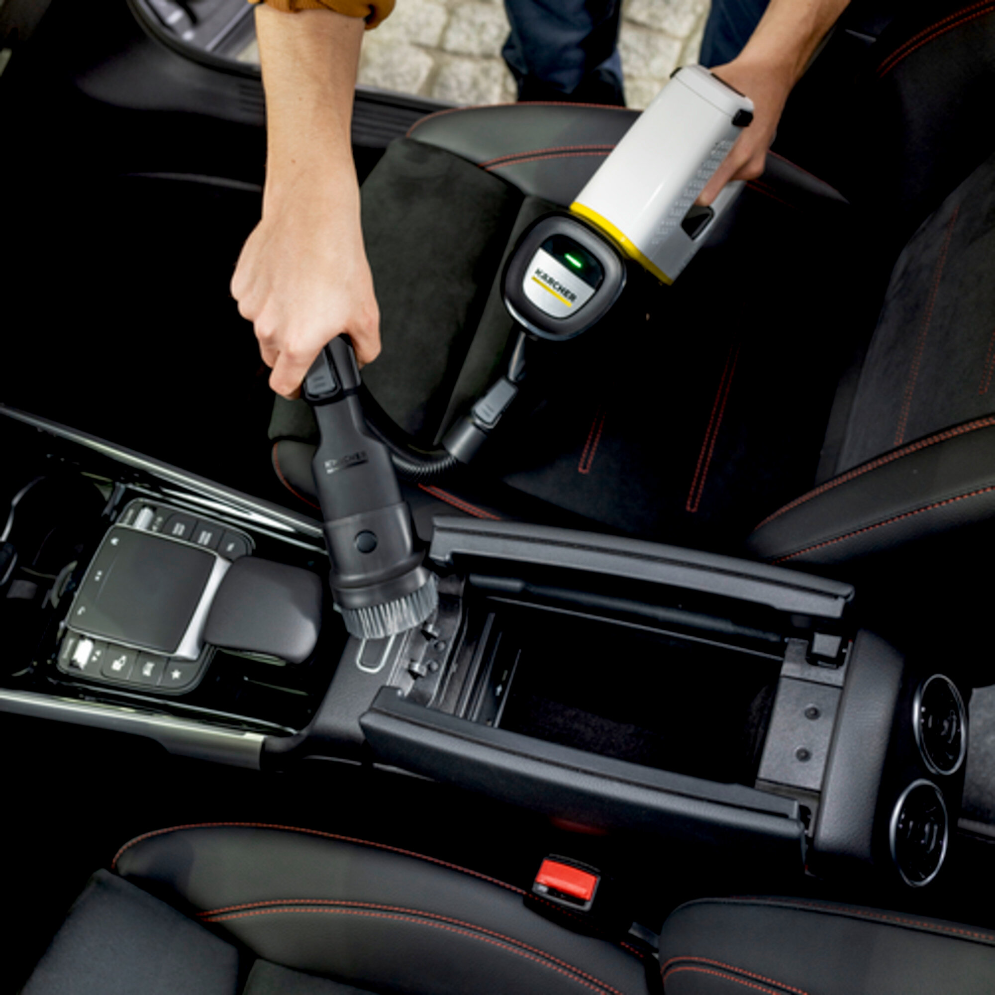 VC 4 Cordless 2 in 1 furniture brush car center console app 01 CI20502x502
